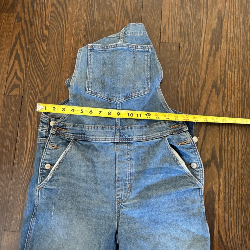 Old Navy Overalls Womens Size 8 Blue Denim Baggy Bib Jumper Some Distress - Picture 4 of 5